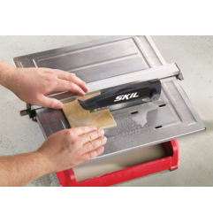 SKIL 1350 AA Sierra de corte húmedo para azulejos 600W