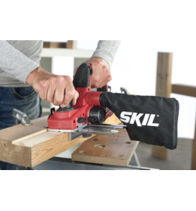 SKIL 1590 AA Cepillo 710W - Cepillo Trabajando